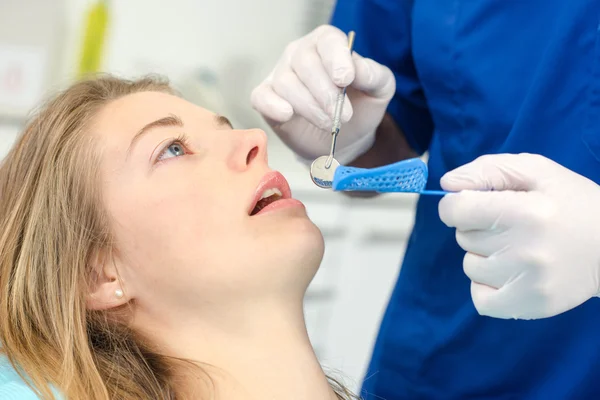 Woman at a dental appointment — Stock Photo, Image