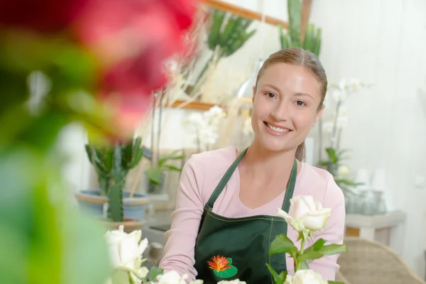 Lachende bloemist — Stockfoto