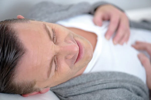 Man having a heart attack — Stock Photo, Image