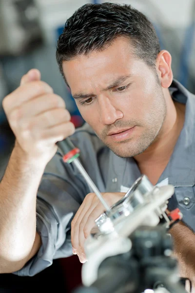 Frustrated mechanic — Stock Photo, Image