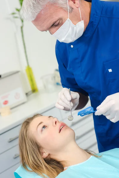 歯医者の予約の女性 — ストック写真