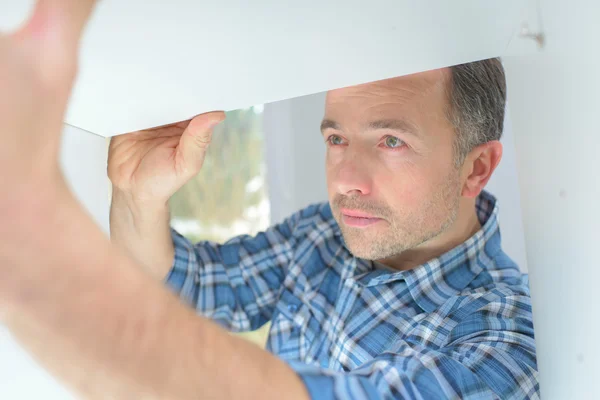 Kitchen fitter at work — Stock Photo, Image