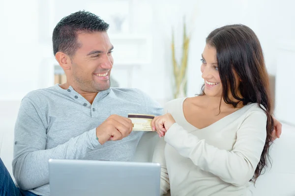 Playful couple arguing over on-line shopping — Stock Photo, Image