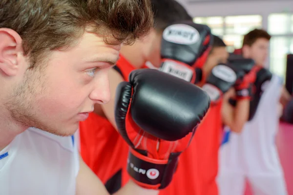 Boxning position och man — Stockfoto