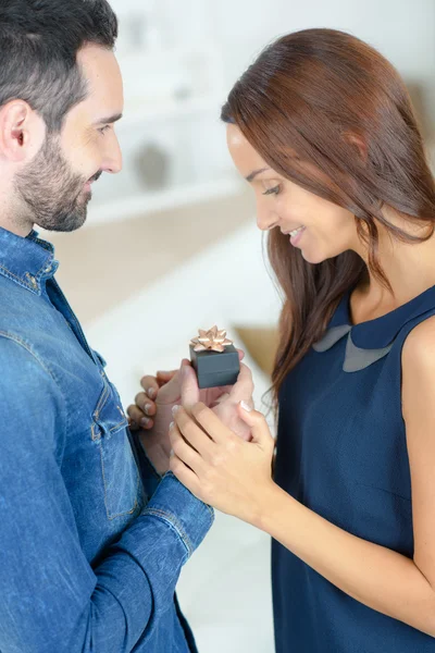 Propuesta y mujer mujer — Foto de Stock