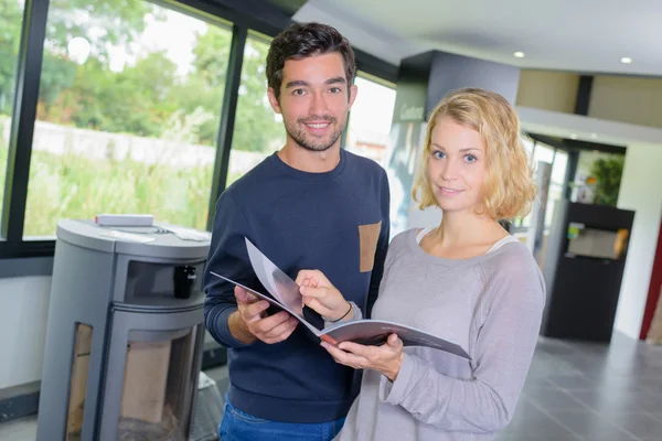 Ofenladen und Mann — Stockfoto