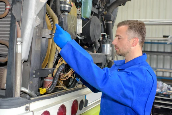 Fixing heavy vehicle's engine — Stock Photo, Image