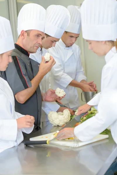 Brocolli e homem masculino — Fotografia de Stock