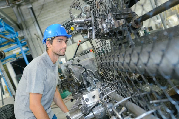 Fabbrica di recinzione in acciaio e singolo — Foto Stock