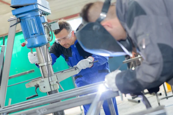 Men in the workshop — Stock Photo, Image