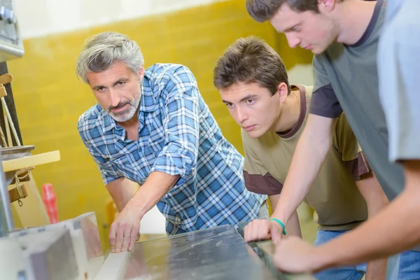 Demonstratie en drie man — Stockfoto