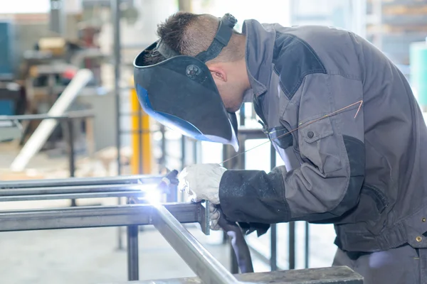 Man welding and man — Stock Photo, Image