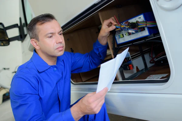 Control mecánico de la electricidad en autocaravana — Foto de Stock