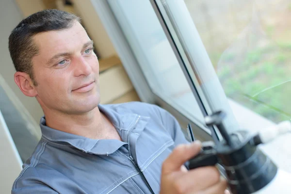 Man using oil can — Stock Photo, Image