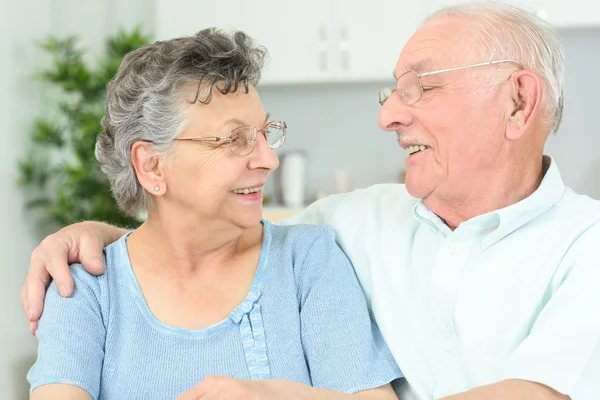 Glückliches Paar und Mann — Stockfoto