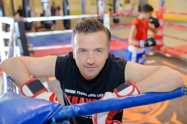 Entrenador de boxeo y dos — Foto de Stock