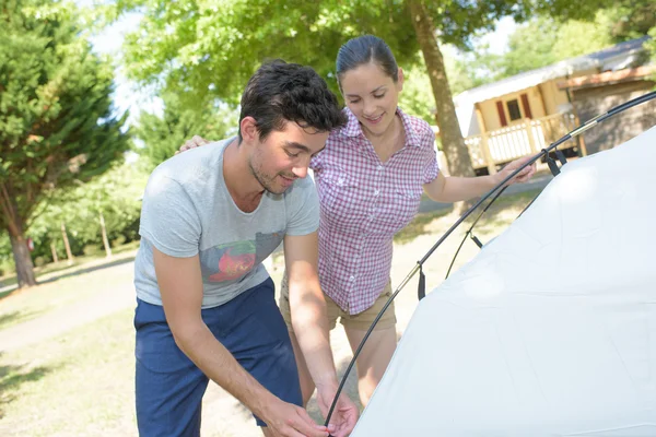 Camping y hombre masculino — Foto de Stock