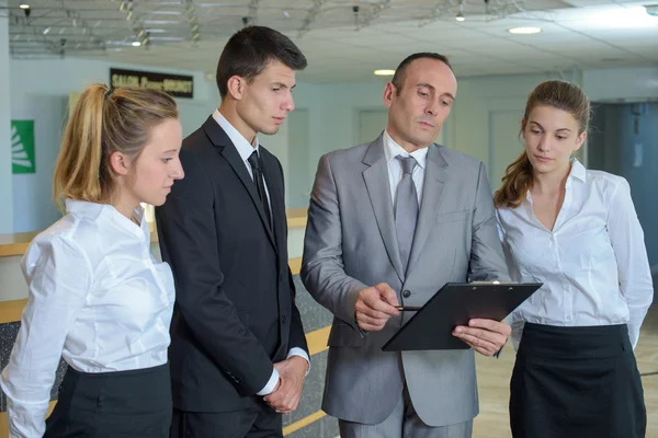 Job briefing and mature — Stock Photo, Image