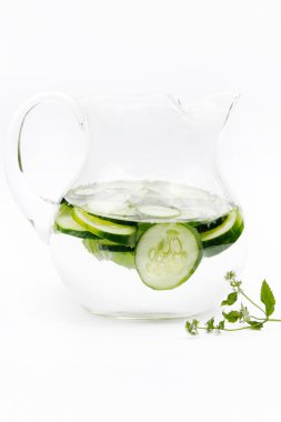 Salatalık su ve nane yaprakları su infüzyon