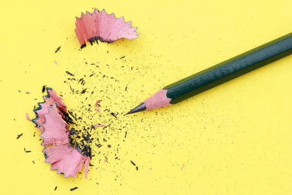 Pronto para a escola - lápis no amarelo — Fotografia de Stock