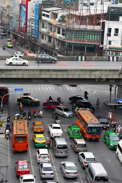 Rush hour - látkép fentről, az utcán, Bangkok — Stock Fotó