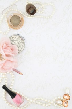 Kadınsı güzellik arka plan - girly moda öğeler üzerinde Üstten Görünüm 