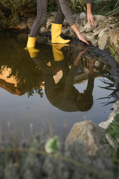 Woman Checking Maintaining Garden Pond Winter Season — Stock Photo, Image