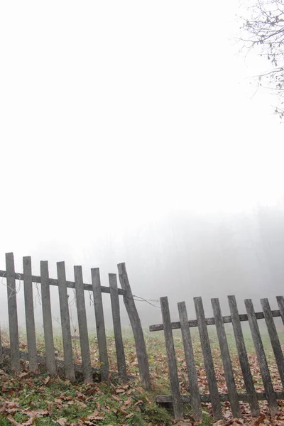 Cerca Madeira Tradicional Campo Rural Manhã Outono Nebulosa — Fotografia de Stock