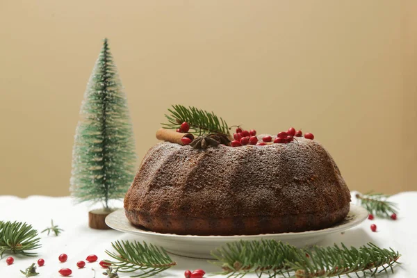 Bundt Cake Decorated Red Berries Smal Christmas Tree Simple Minimalistic — Stock Photo, Image