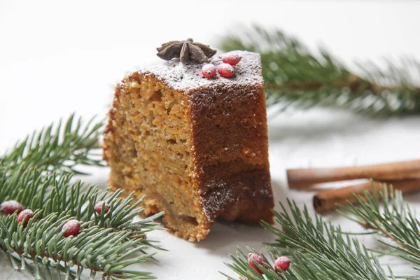 Piece Bundt Cake Festive Wintery Christmas Arrangement — Stock Photo, Image