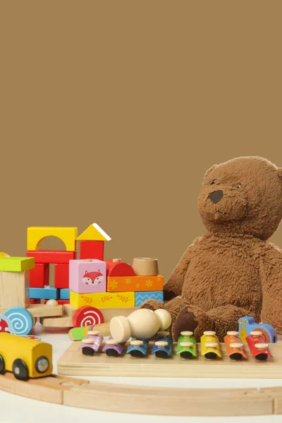 Brinquedos Criança Coloridos Mesa Brinquedos Madeira Plástico Pelúcia — Fotografia de Stock