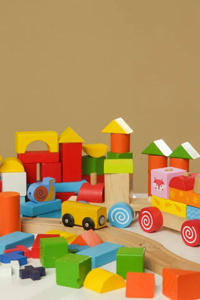 Kolorowe Drewniane Bloki Dla Dzieci Ekologiczne Zrównoważone Zabawki — Zdjęcie stockowe