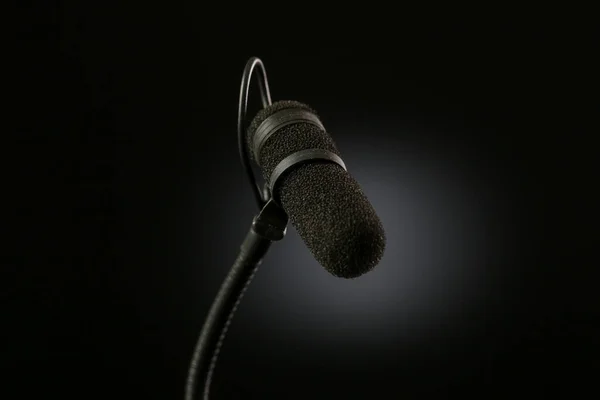 Mikrofon Czarnym Tle Gradientem — Zdjęcie stockowe