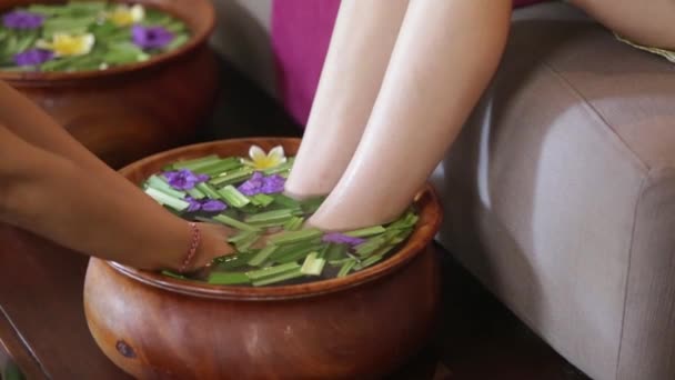 Woman Soaking Feet Bowl Water Floating Flowers Spa Center ロイヤリティフリーストック映像