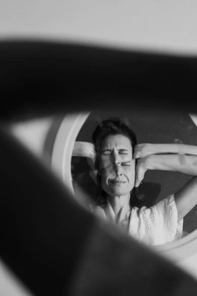Αντανάκλαση Του Προσώπου Μιας Γυναίκας Σπασμένο Καθρέφτη Κατάθλιψη Άγχος Φοβία — Φωτογραφία Αρχείου