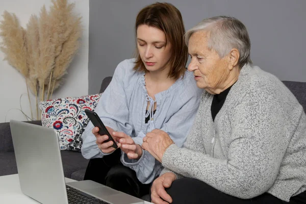 Senior Woman Adopting Modern Lifestyle Old People Banking Online Shopping — Stock Photo, Image