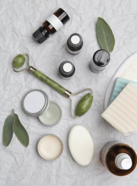 Doğal organik cilt bakım ürünü. Ev spa 'sı ve kişisel bakım ürünleri birinci sınıf. Yüz serumları, essintial yağlar, kremler, yeşim rulo ve kopyalama alanı olan sabunlar..