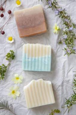 Doğal el yapımı sabun çubuğu ya da sağlam şampuan. Paketsiz, sıfır atık organik kozmetik.