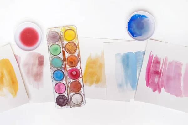 Aquarelverf Verft Palet Penselen Papier Tafel Creatieve Hobby Kunsttherapie Concept — Stockfoto