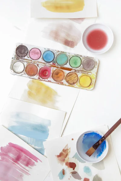Palette Peintures Aquarelle Pinceaux Papiers Sur Table Loisirs Créatifs Concept — Photo