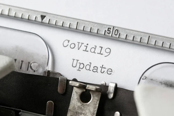 Covid Update Text Prázdný Papír Napsaný Ročníku Psacího Stroje — Stock fotografie