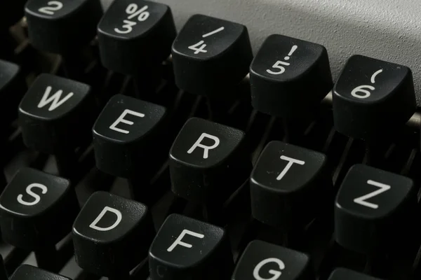 老式打字机键盘的特写图片 — 图库照片