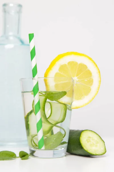 Citroen Komkommer Water Met Kleurrijke Papieren Rietje Gezonde Detox Drank — Stockfoto