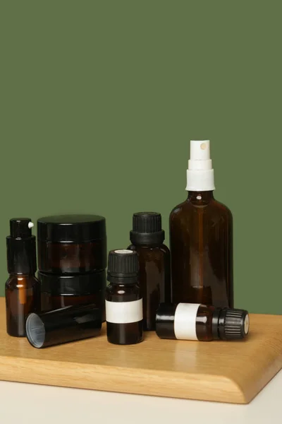 Various Brown Glass Cosmetics Bottles Green Background — Stock Photo, Image