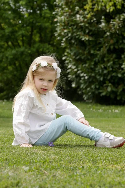 Portrait Fashionable Toddler Girl Long Blonde Hair Retro White Shirt — Stock Photo, Image