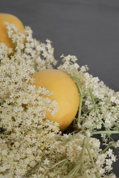 Elderflower Limão Uma Bandeja Ingredientes Básicos Para Cordial Sabugueiro — Fotografia de Stock