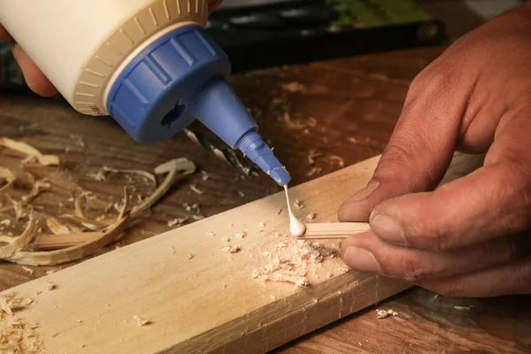 Handyman Assembling Wooden Pieces Glue — Stock Photo, Image