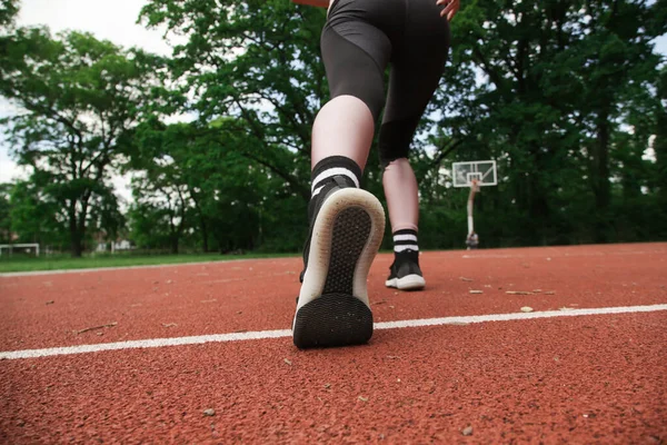 Feche Sapato Esporte Corredor Campo Esporte Atividades Livre Esportes Ação — Fotografia de Stock