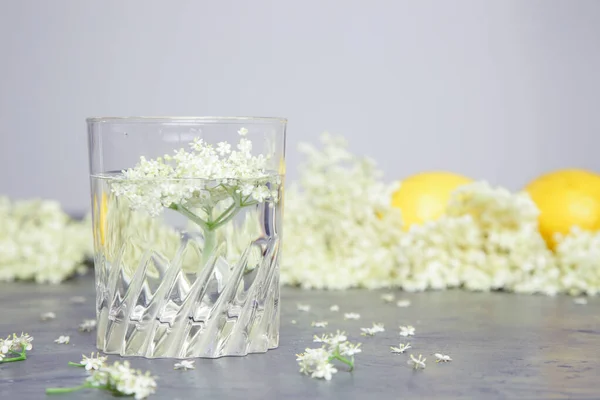 Ένα Ποτήρι Χυμό Από Λουλούδια — Φωτογραφία Αρχείου