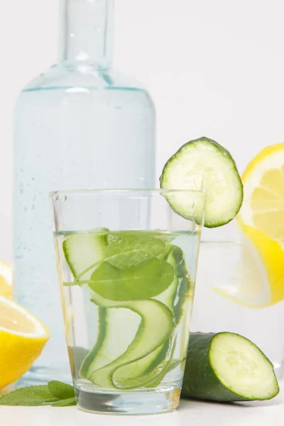 Agua Pepino Limón Con Paja Papel Colores Bebida Sana Desintoxicación — Foto de Stock